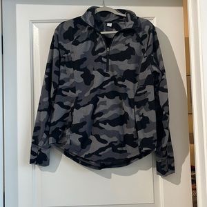 Womens Old navy fleece quarter zip. Size large. Great and black camo pattern.